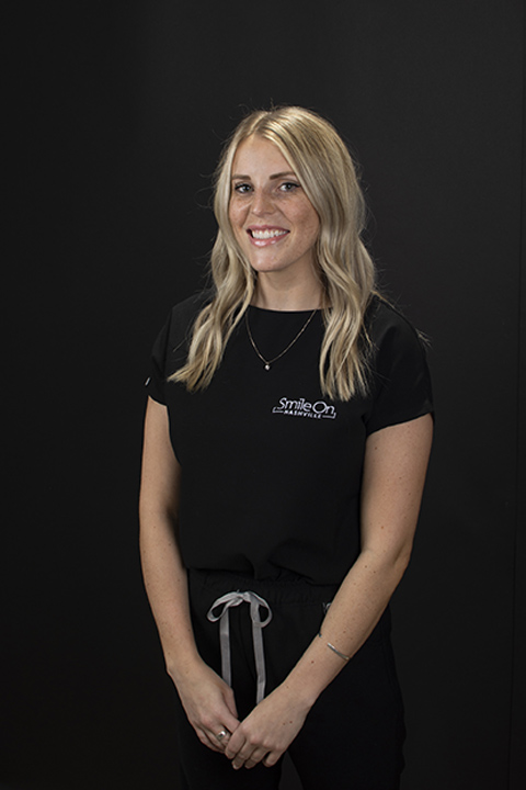 AMANDA Smile-On-Nashville-OfficeManager